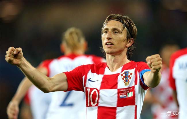 浙江队长比佩尼亚更香！大连别签长约了 弗兰克：首选中超 我的自律与生俱来（弗兰克称首选中超、自律天成；浙江队长力压佩尼亚，大连慎签长约）