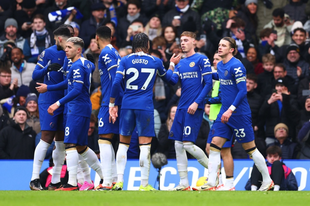 埃斯特旺经纪人：我们连续4年和巴萨谈转会，但对方财政困难（埃斯特旺经纪人：与巴萨四年洽谈转会受阻，因其财务吃紧）