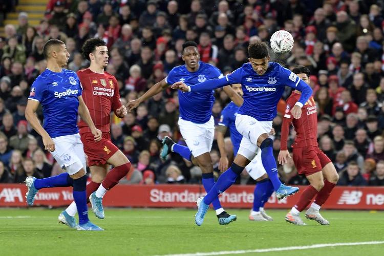 阿森纳梅超锋传射建功，凯莱赫全力扑救仍被进两球，枪手挡不住！（阿森纳势不可挡！梅超锋传射发威，凯莱赫拼尽仍丢两球）