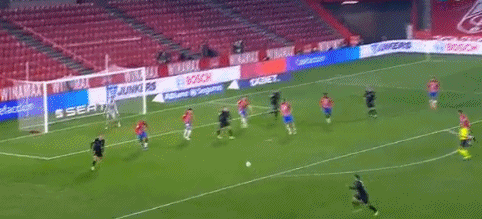 哈兰德的牺牲：曼城3-2绝杀利兹联，他全场仅1射门的背后意义（哈兰德仅1次射门仍成全曼城3-2绝杀利兹：低数据背后的牺牲与价值）