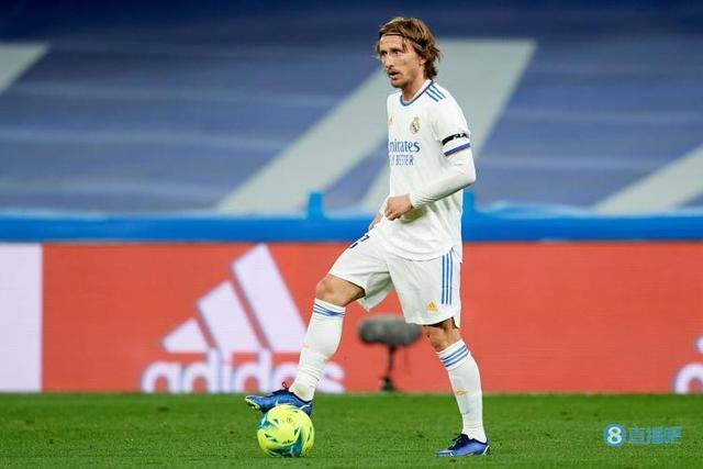 TA：埃利奥特融入维拉的进程较为缓慢，他需要更加沉着冷静（TA：埃利奥特融入维拉进展缓慢，仍需更冷静沉着）