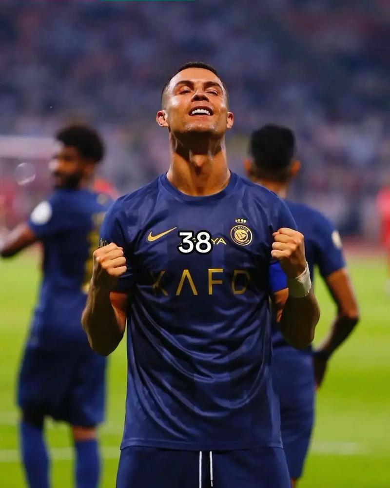 费林加撰文探讨斯莱格斯执教球队内部问题（费林加发文解析斯莱格斯执教期球队内部困境）