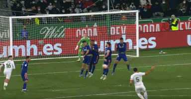 骑士vs马刺前瞻：米切尔PK福克斯，马刺势头火热冲击3连胜（骑士迎战马刺前瞻：米切尔对决福克斯，马刺状态火热剑指三连胜）